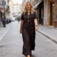 🐆 שמלת נמר מקסי עם צווארון V – מותן גבוה מעצבות, חצאית נפולה תנועתית. שרוולים נושמים, עיצוב נצחי – מושלמת ליומיום ולאירועים! ✨👗