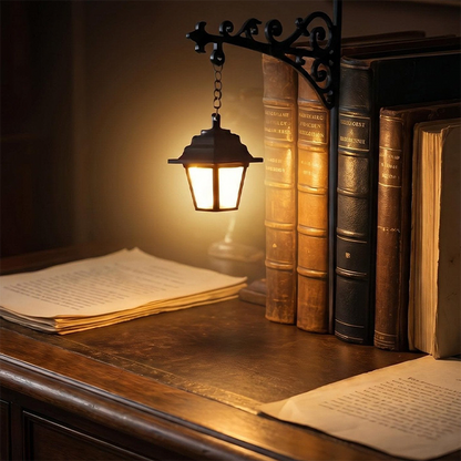 📚 תומך ספרים עם מנורה – עיצוב וינטג', ברזל יציב, פינת קריאה נעימה! 💡✨